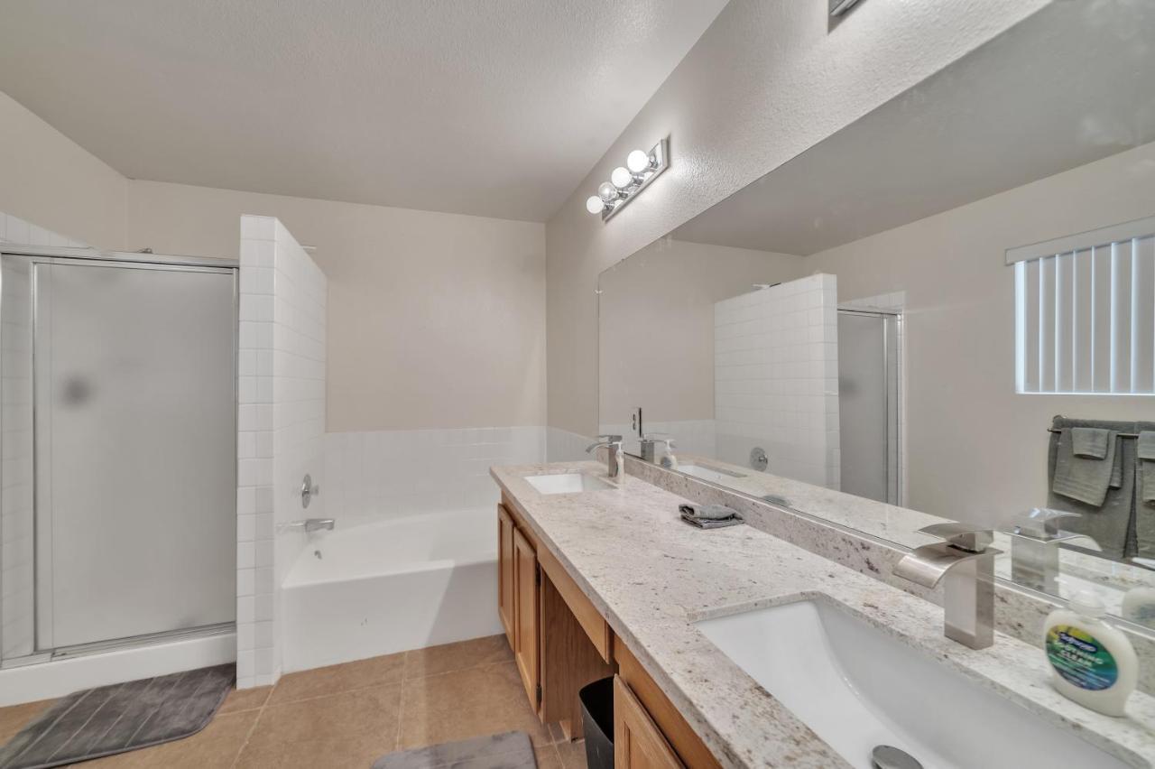 Vegas Oasis With Sparkling Pool * Las Vegas