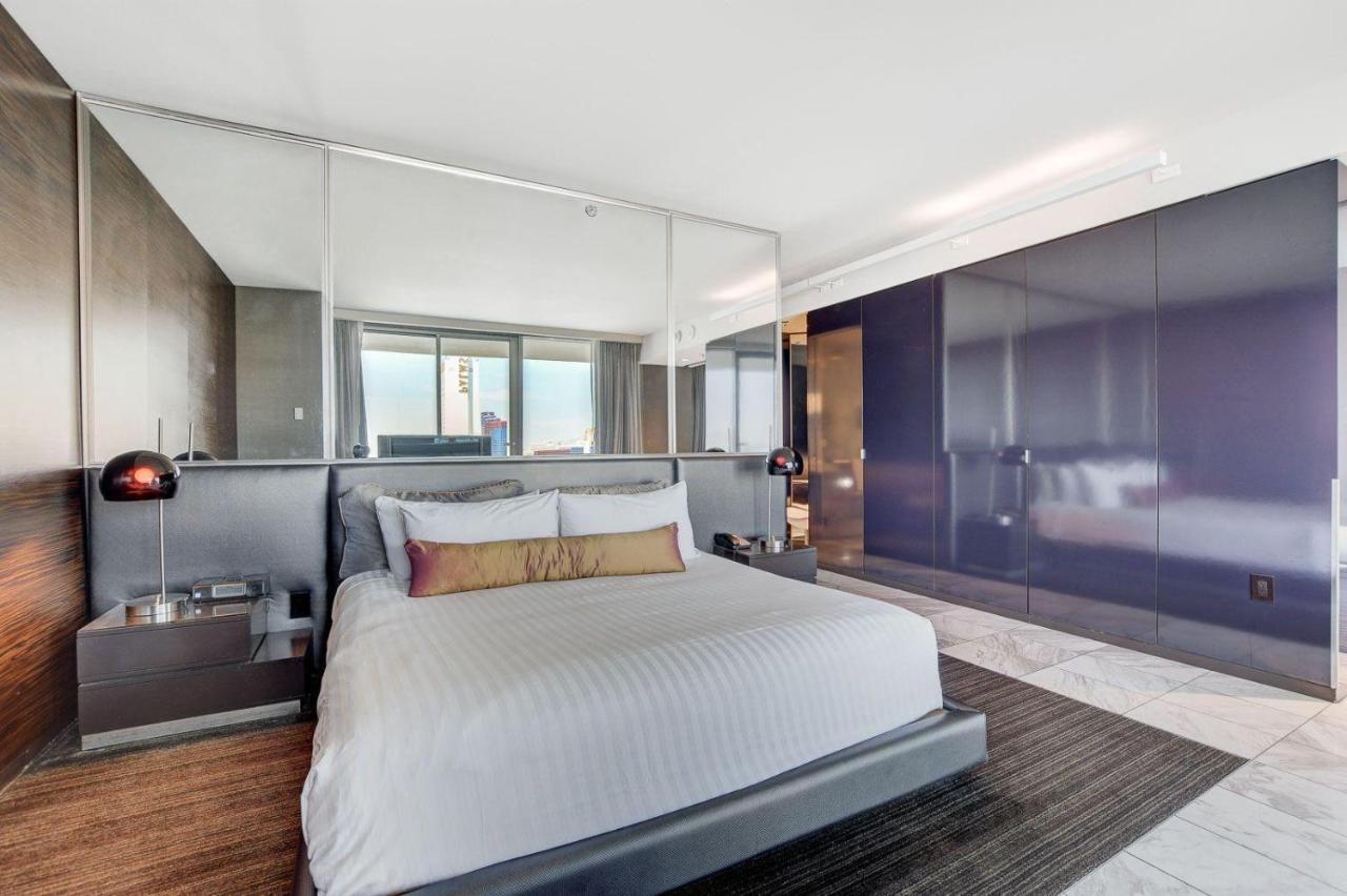 Aparthotel One Bedroom With Strip Views 22nd Floor. *