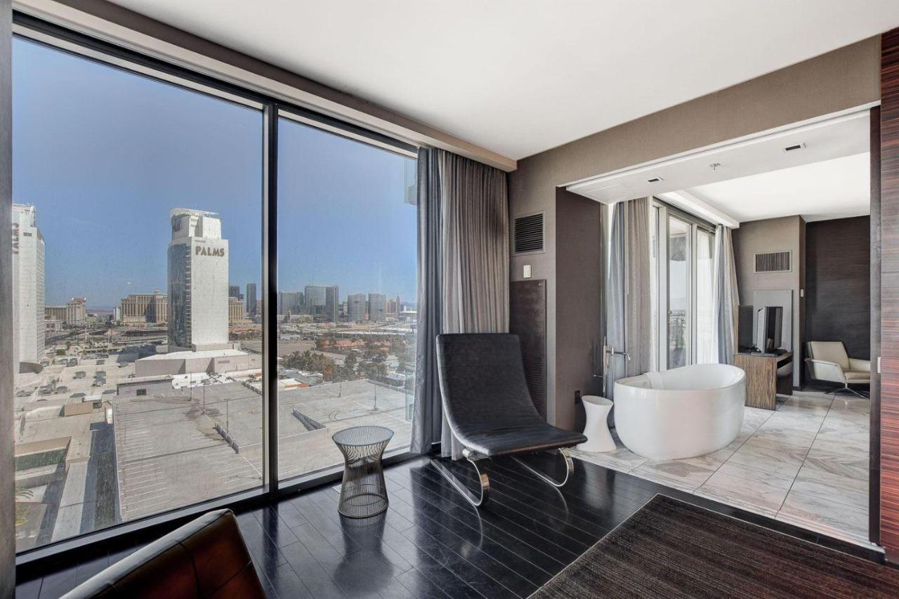 Aparthotel One Bedroom With Strip Views 22nd Floor. *