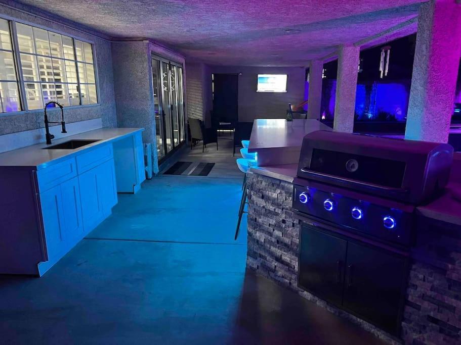 Villa Plush Vegas Retreat 5 Min From Strip Las Vegas