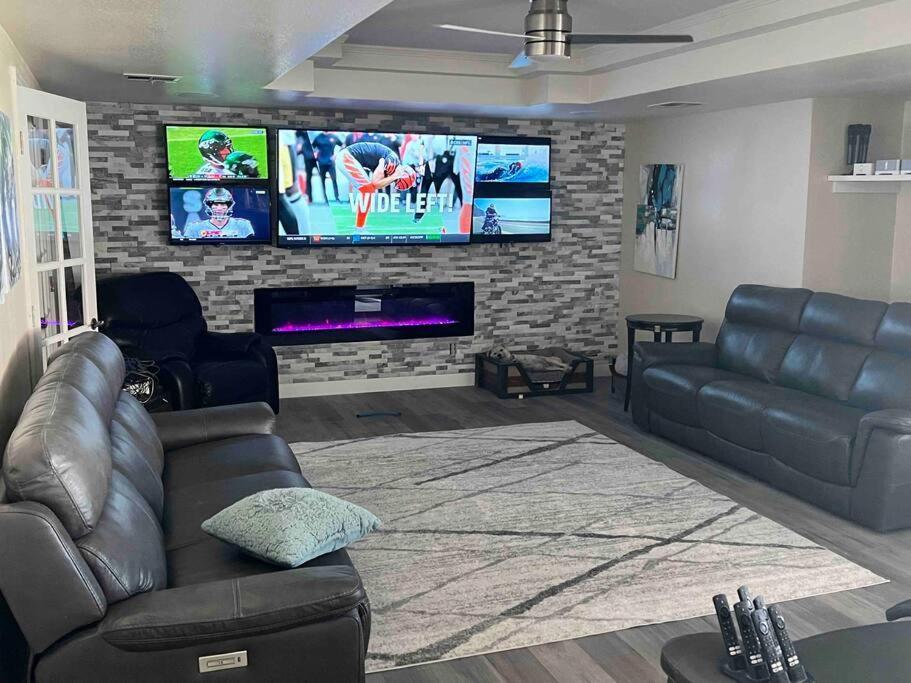 Plush Vegas Retreat 5 Min From Strip *