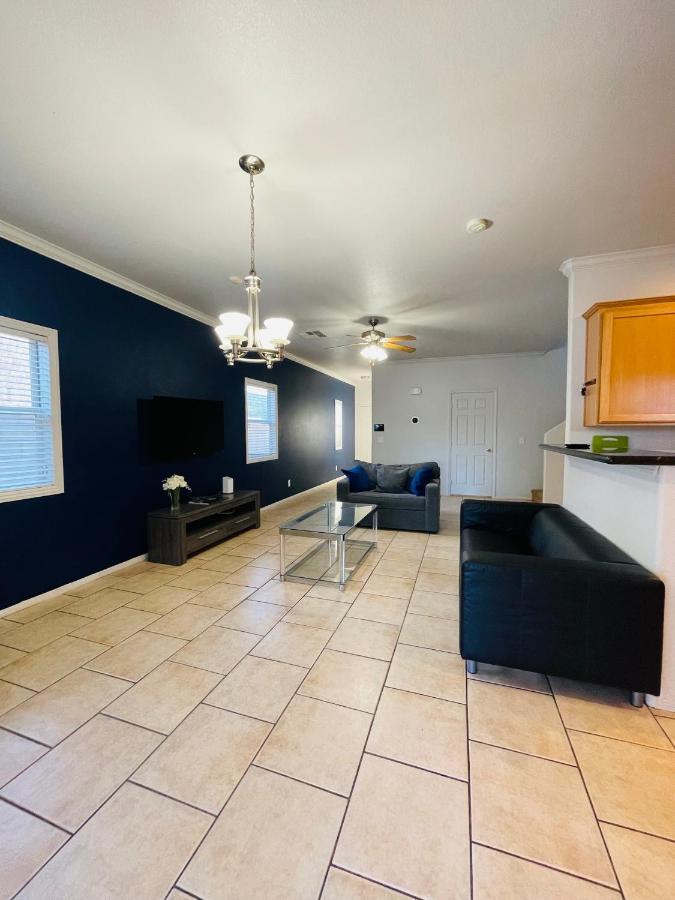 Holiday home 3br King Suite/near Strip/wi-fi *
