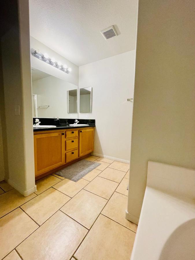 3br King Suite/near Strip/wi-fi Holiday home Las Vegas