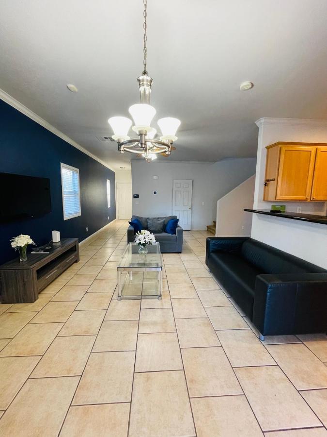 Holiday home 3br King Suite/near Strip/wi-fi