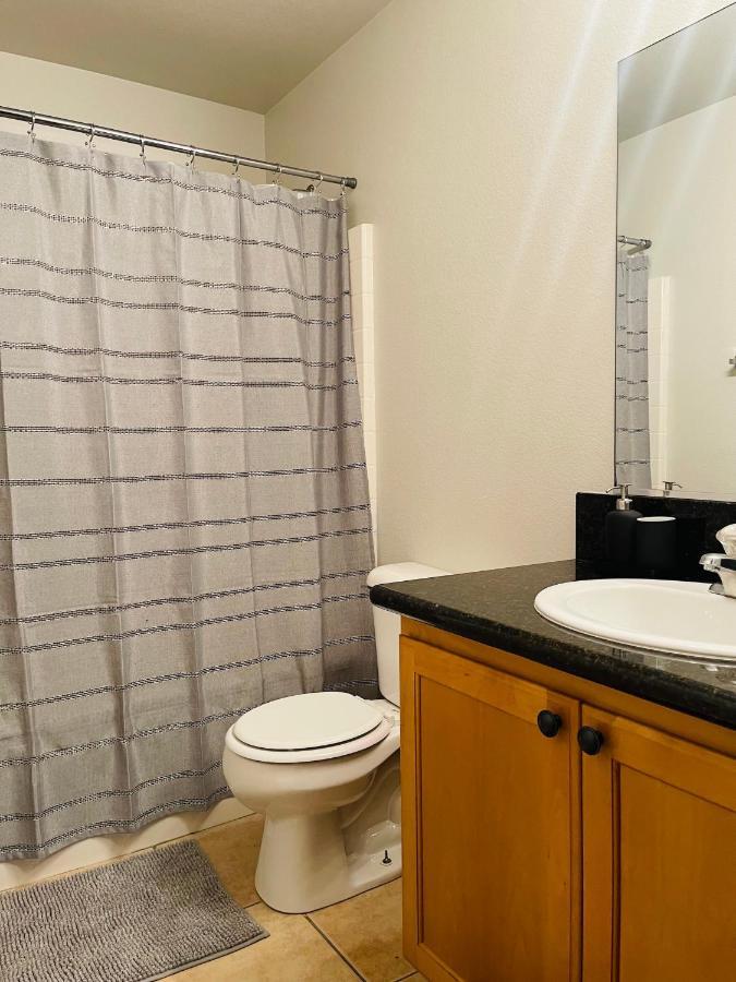 Holiday home 3br King Suite/near Strip/wi-fi