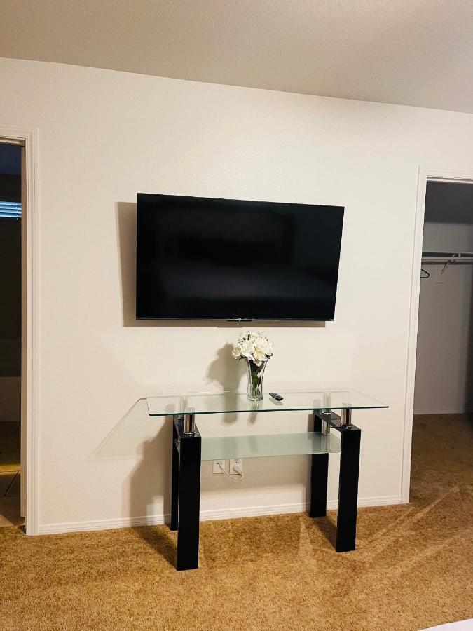 Holiday home 3br King Suite/near Strip/wi-fi