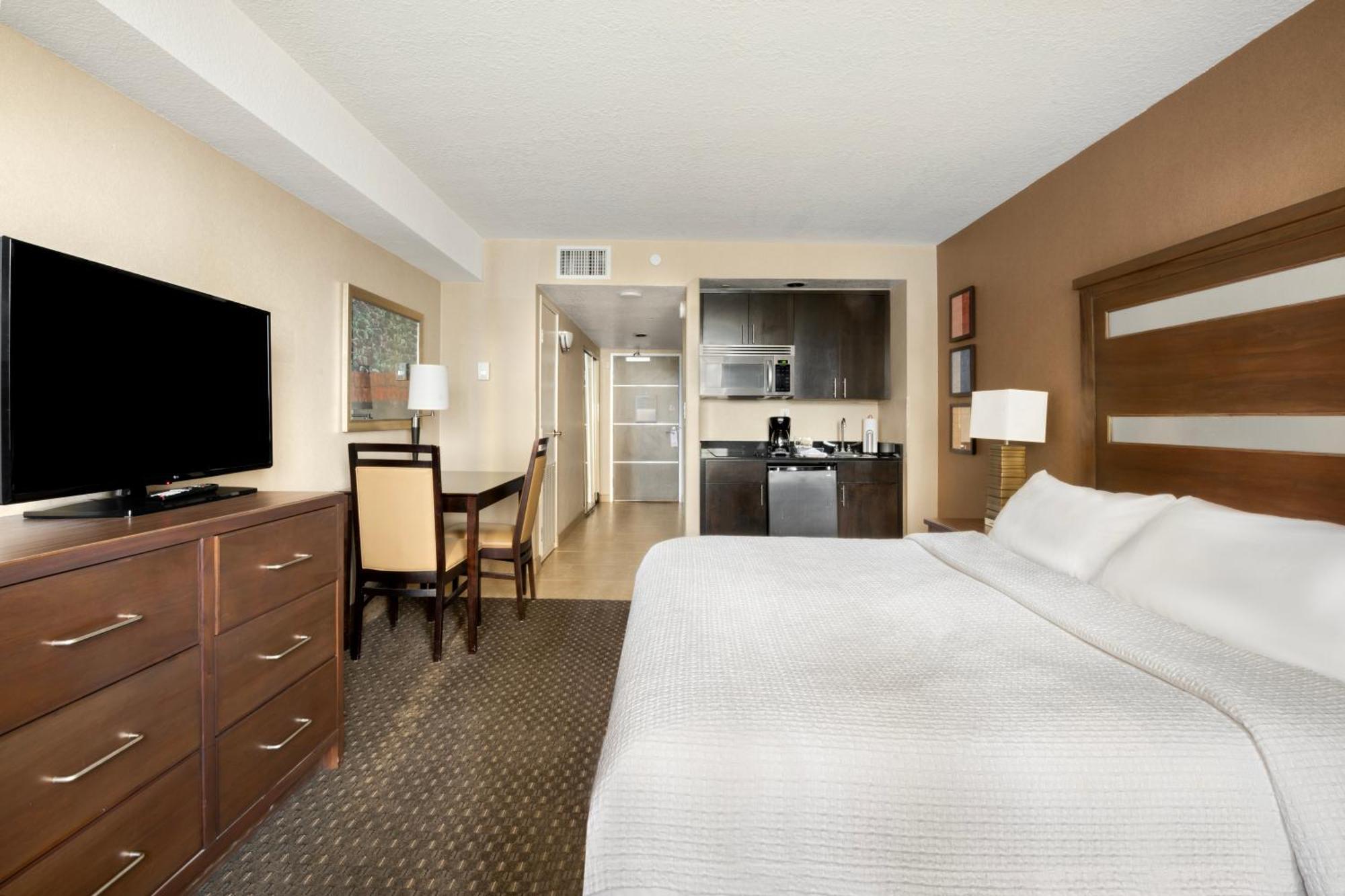 The Carriage House Hotel 3*