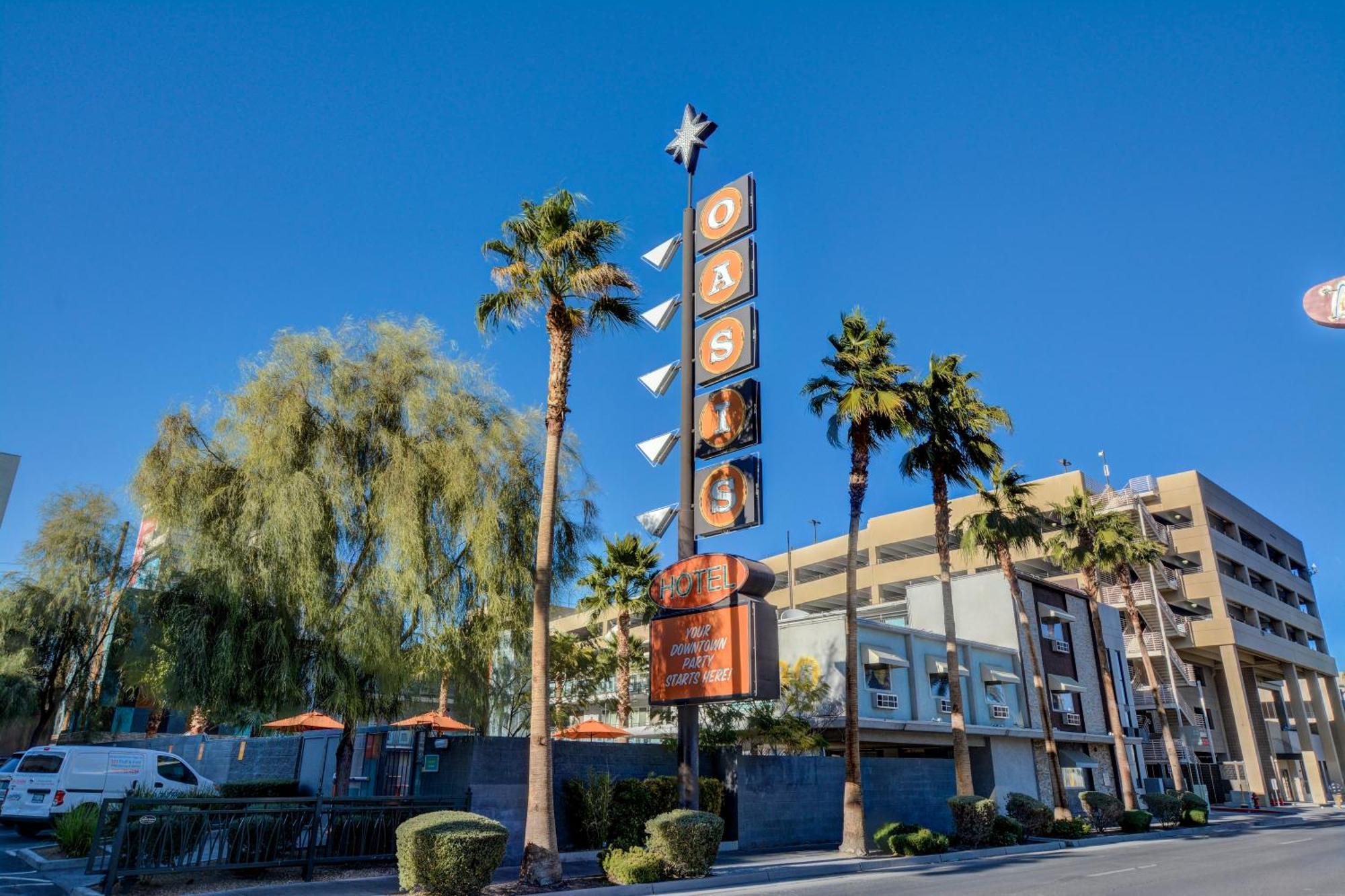 Hotel Oasis At Gold Spike (adults Only) 3*