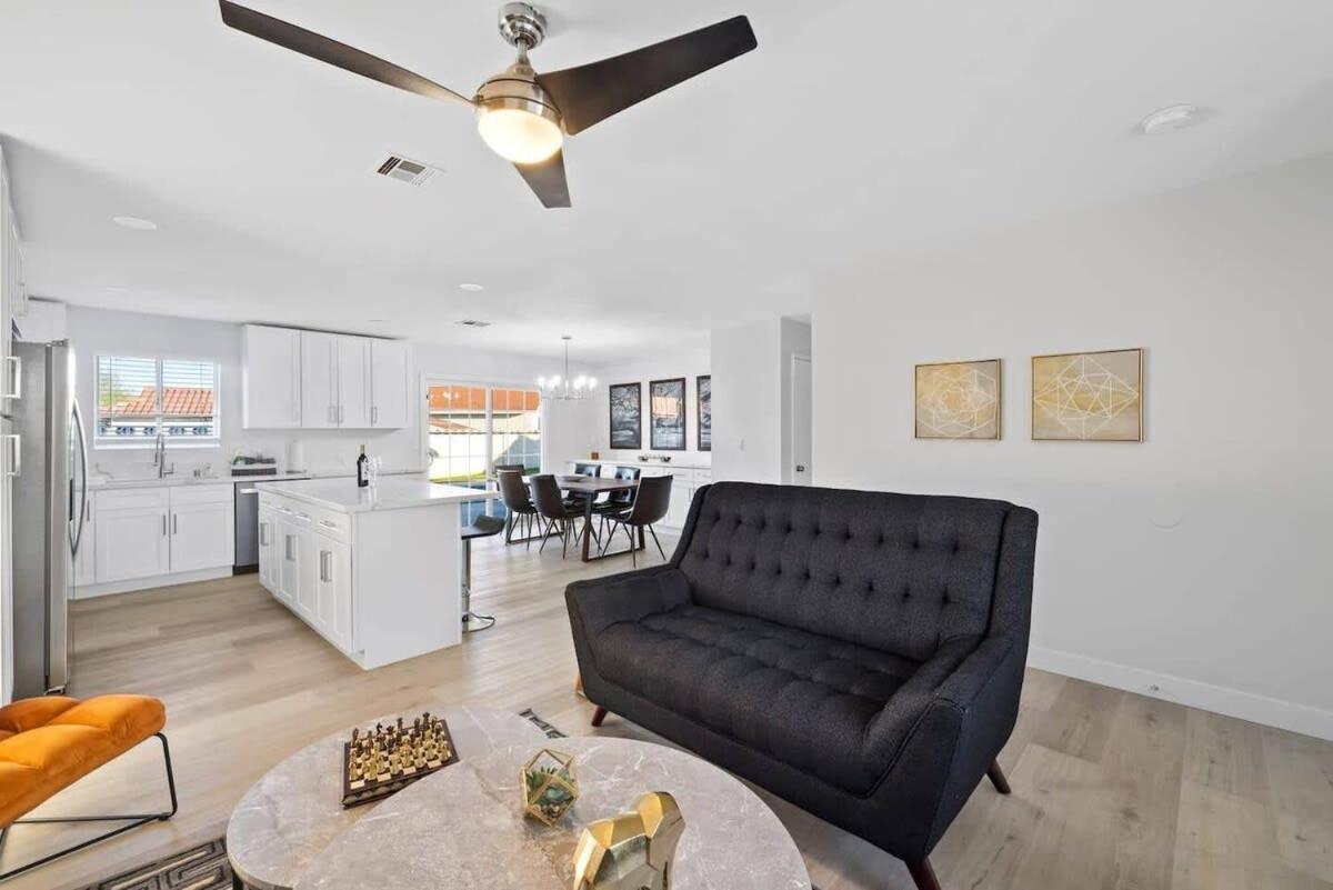 1 Story, 3 Bedroom W Hot Tub, Pool Grill, Firepit Holiday home