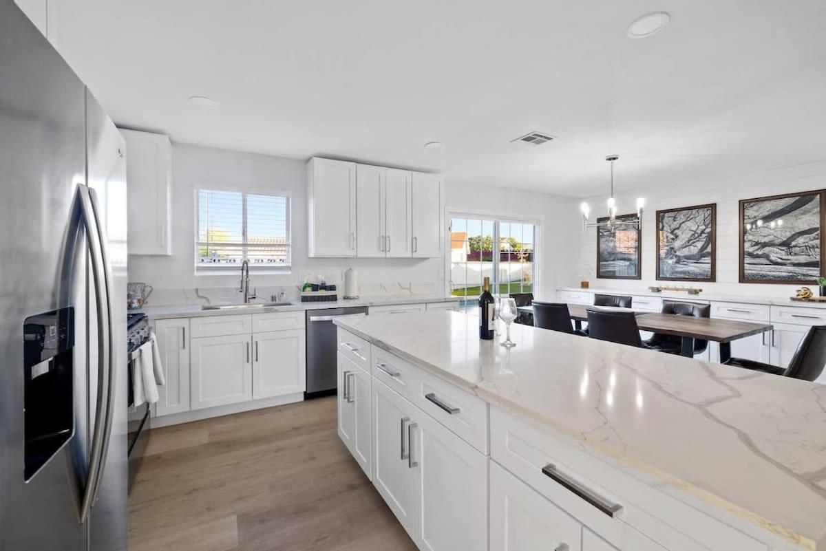 1 Story, 3 Bedroom W Hot Tub, Pool Grill, Firepit Holiday home Las Vegas