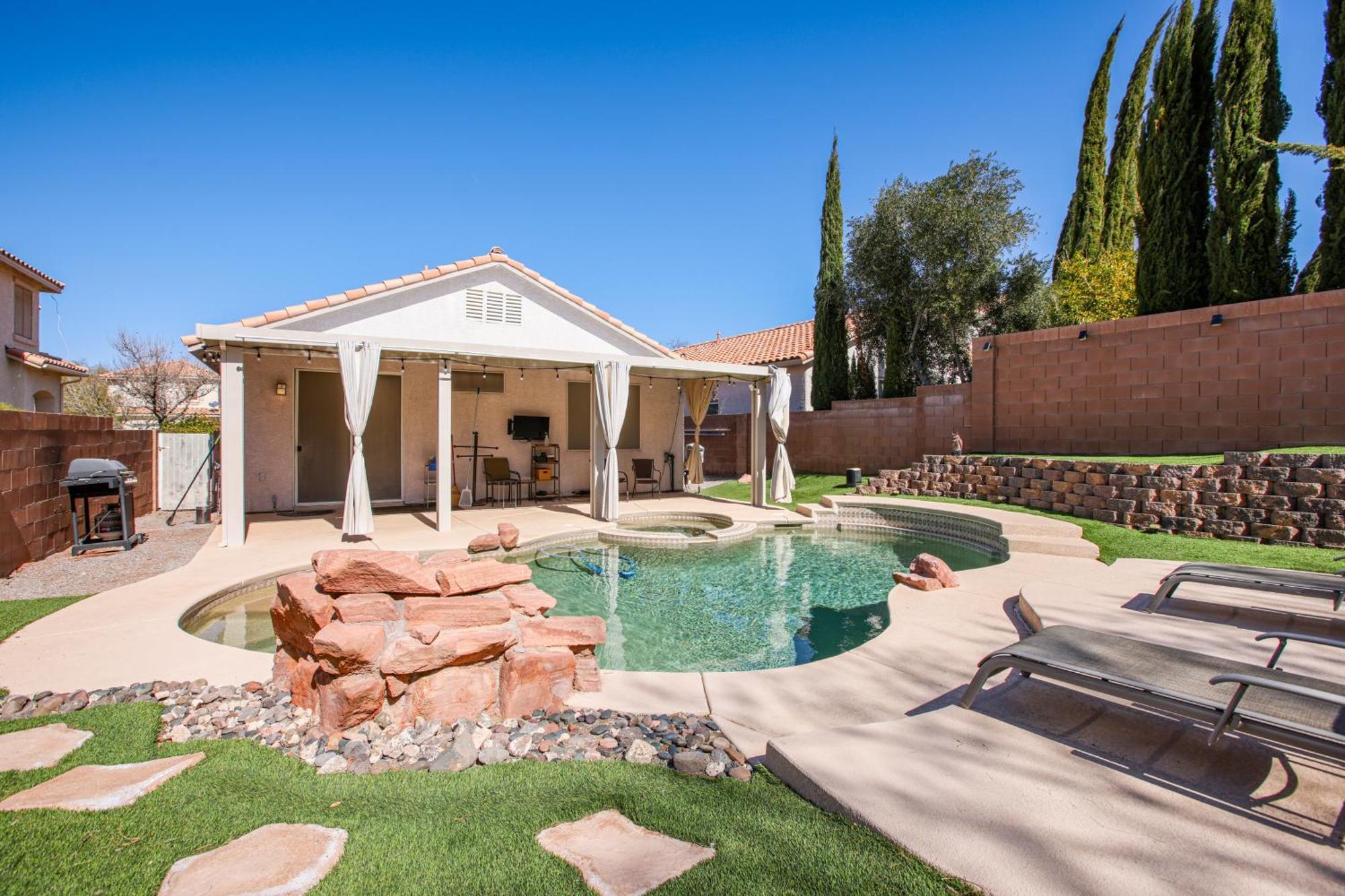 Desert Escape With Pool Oasis Near Golfing And Vegas! Holiday home