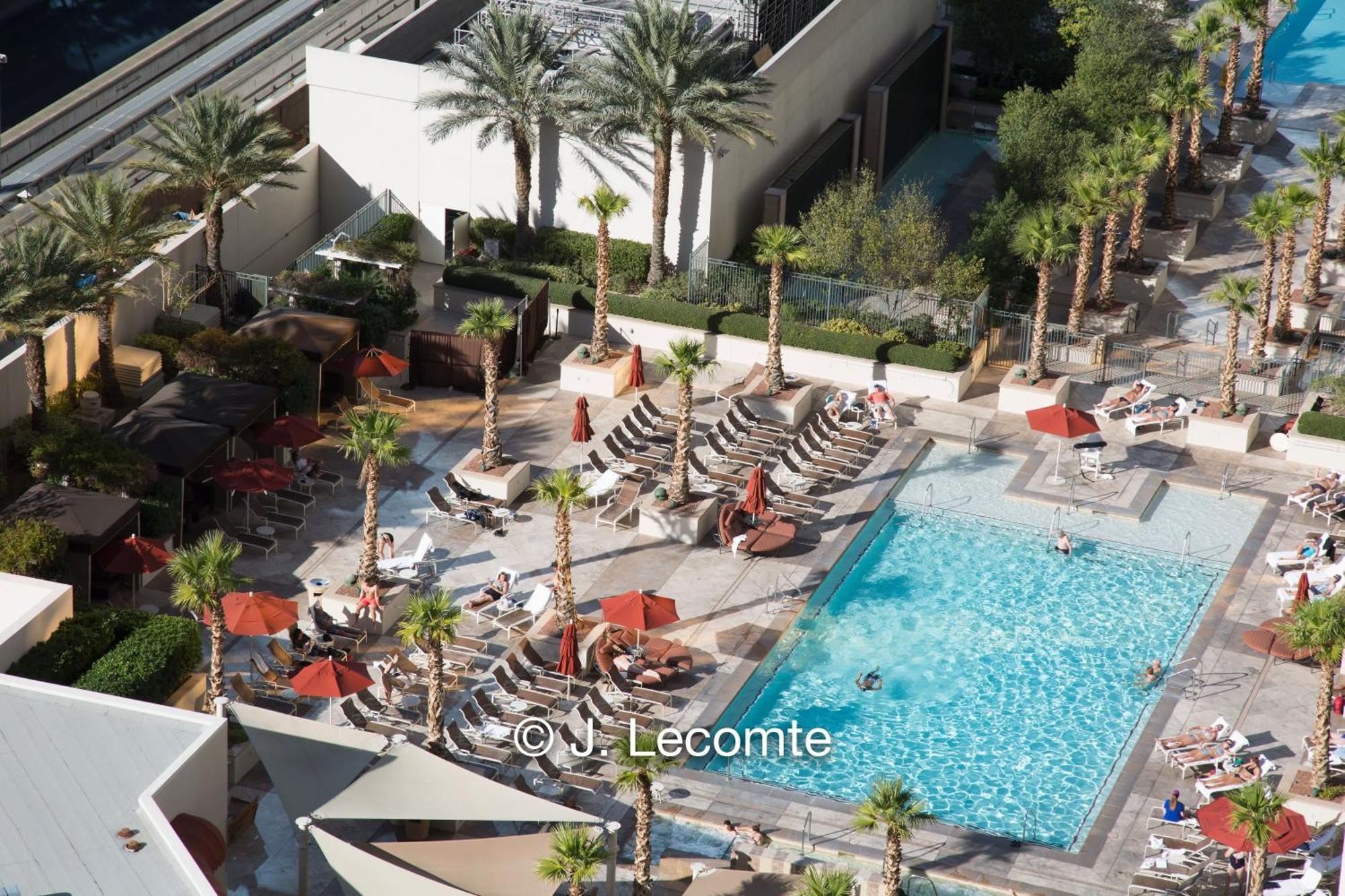 No Fee Strip View Balcony+free Valet+ Pool Holiday home