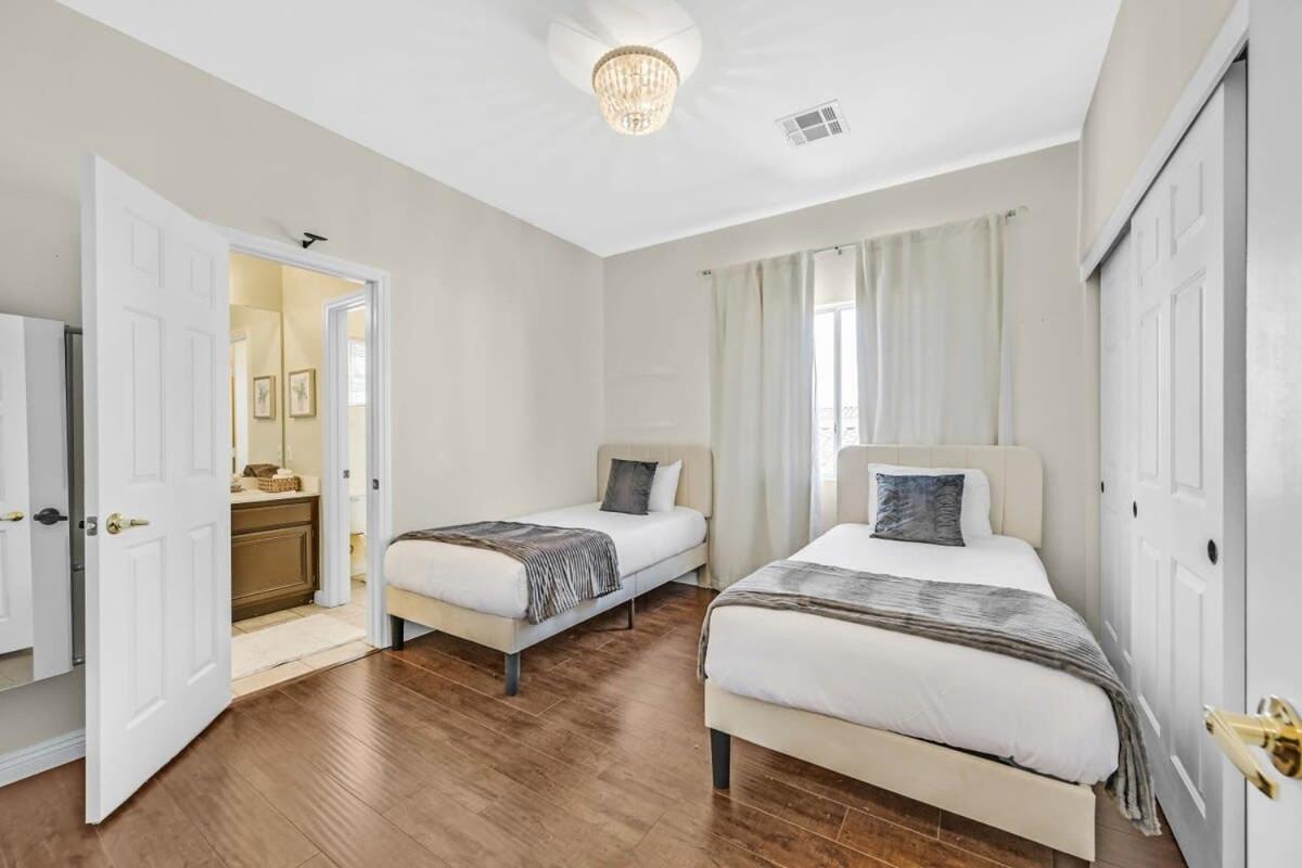 Ferienhaus Stunning 4br Getaway W Pool, Hot Tub, & Firepit Las Vegas
