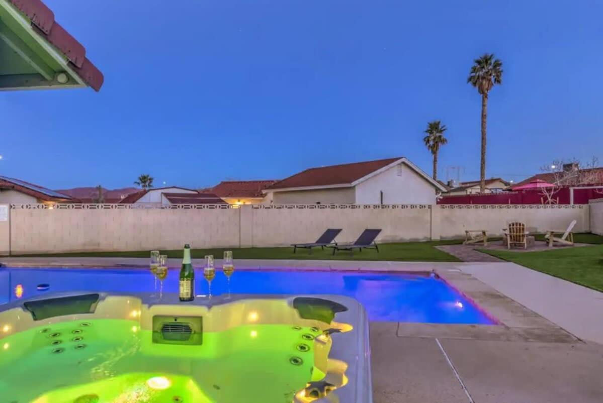 1 Story, 3 Bedroom W Hot Tub, Pool Grill, Firepit * Las Vegas