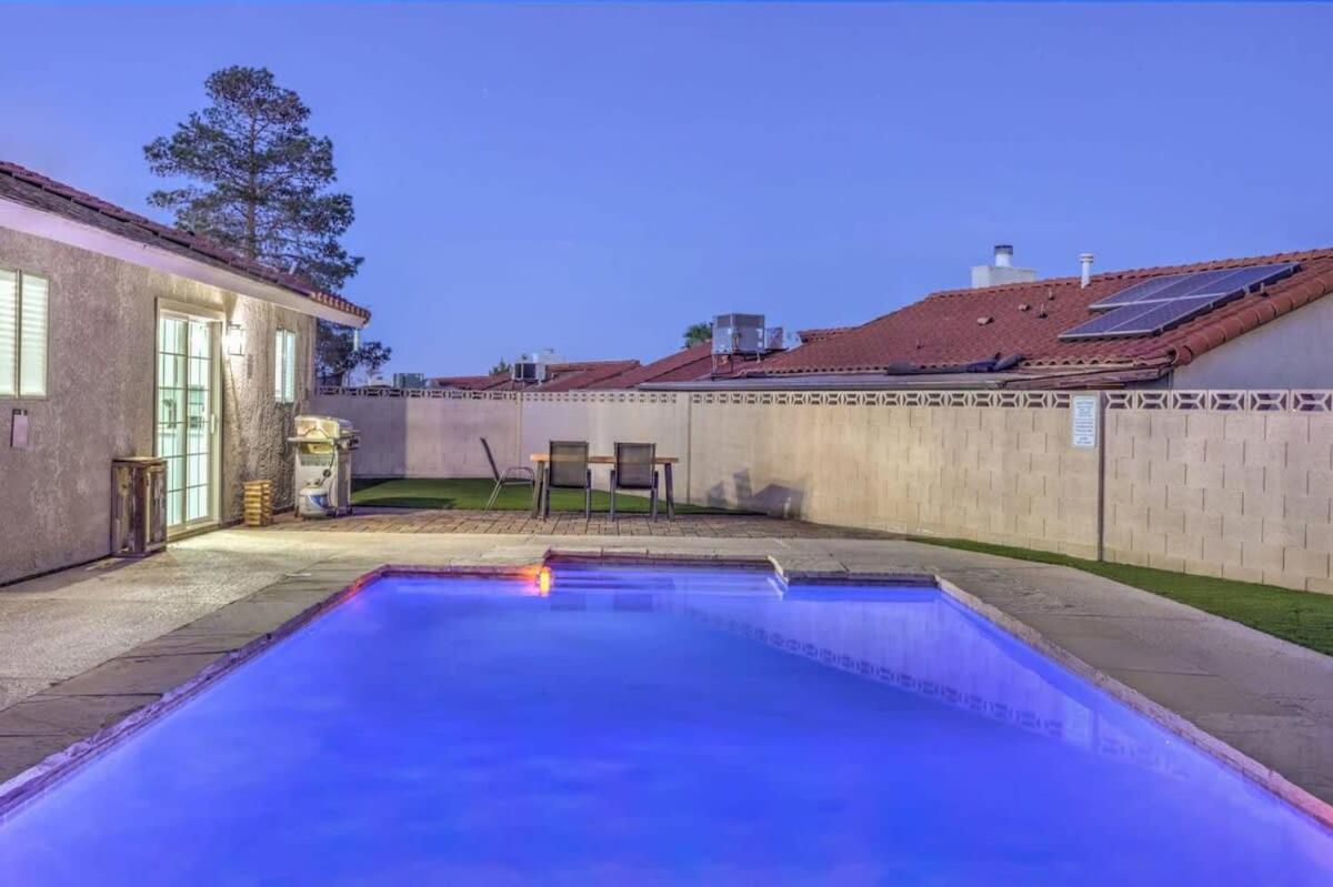 1 Story, 3 Bedroom W Hot Tub, Pool Grill, Firepit * Las Vegas