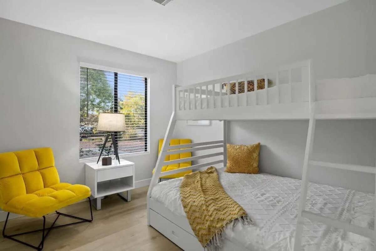 1 Story, 3 Bedroom W Hot Tub, Pool Grill, Firepit Las Vegas