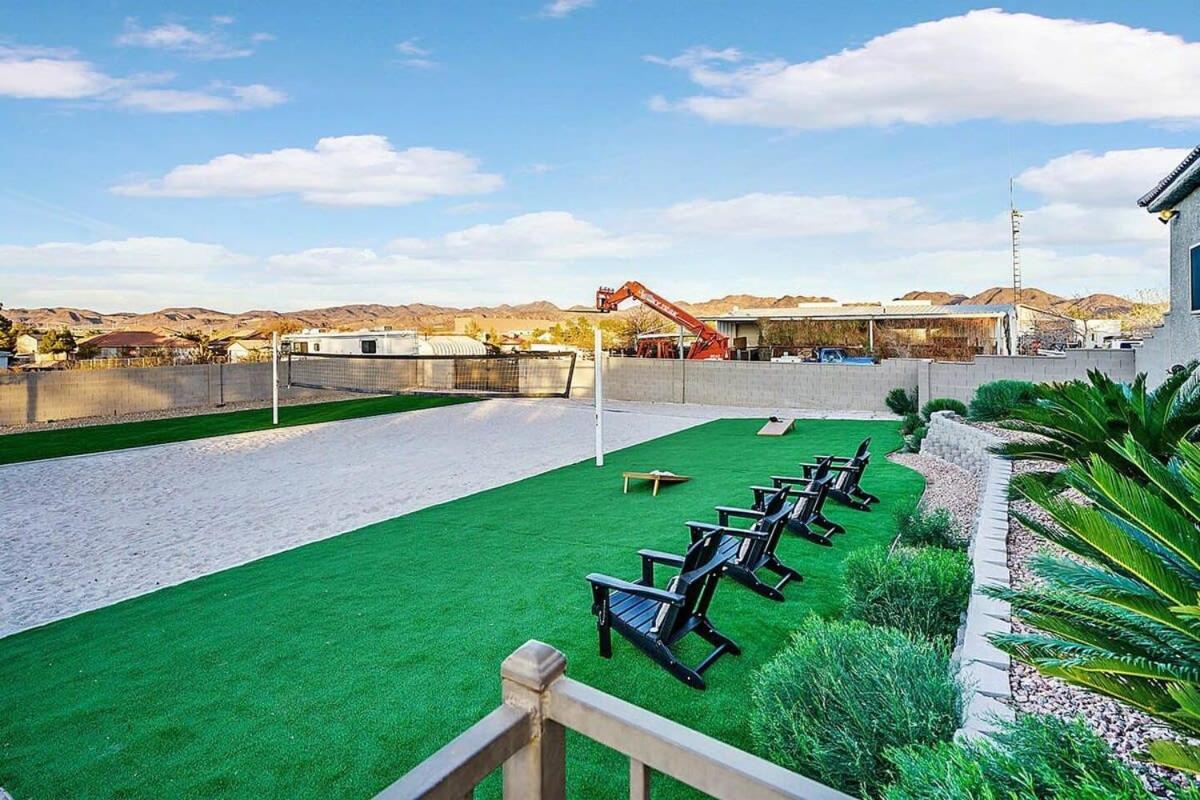 Villa Luxurious 7br Mansion W Pool, Gym, & Casita Las Vegas