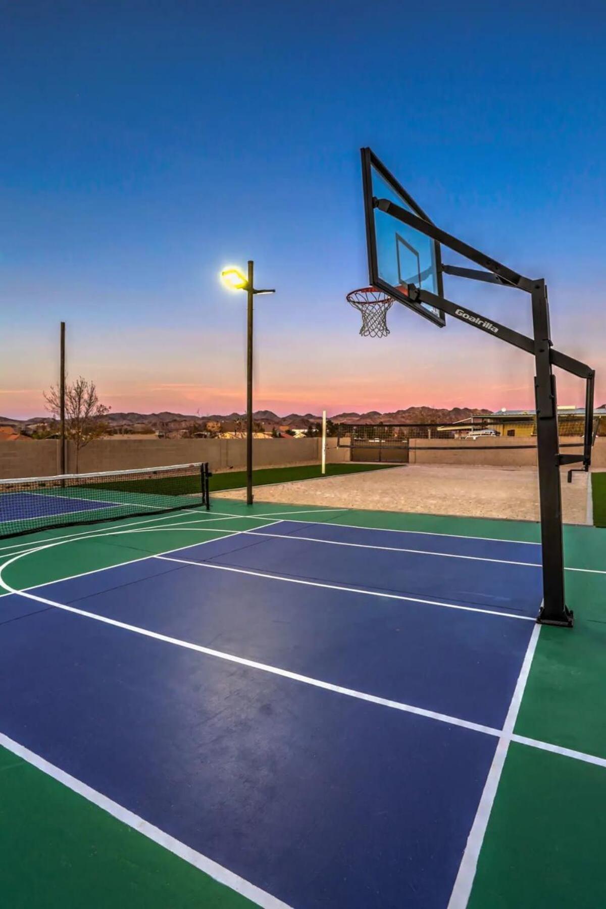 Luxurious 7br Mansion W Pool, Gym, & Casita Las Vegas