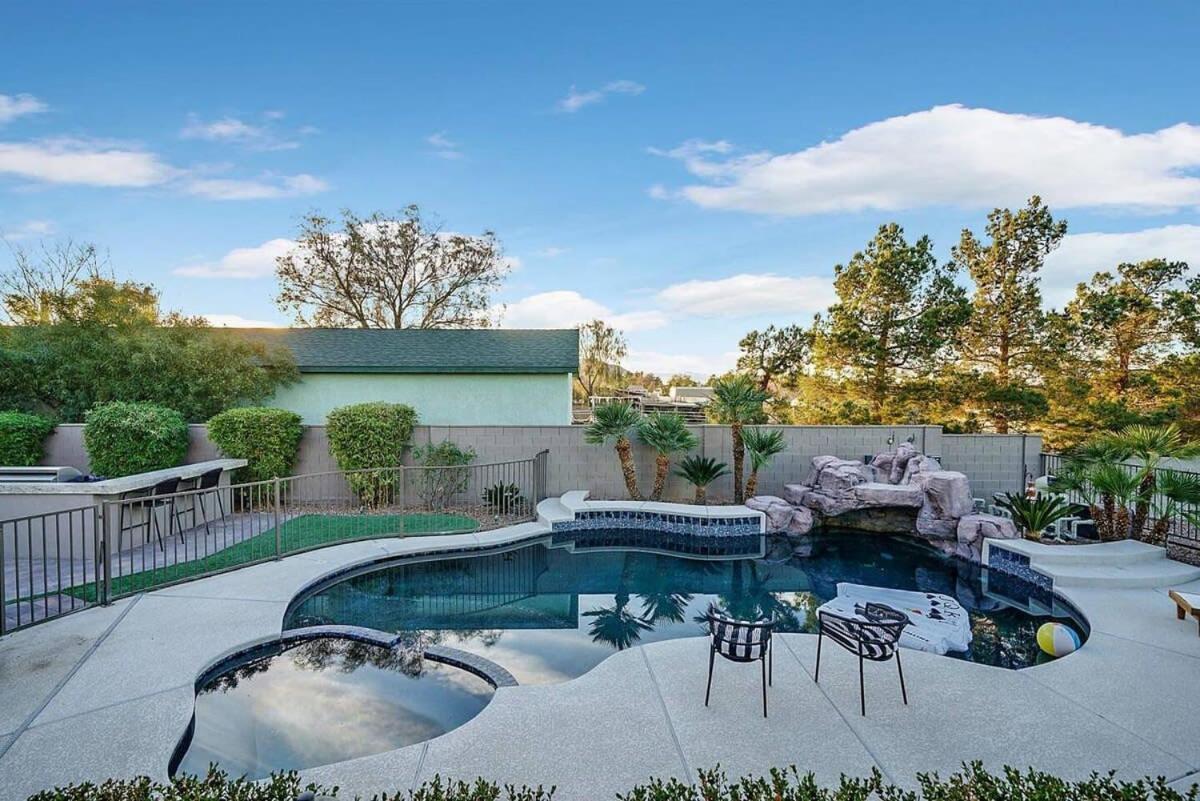Villa Luxurious 7br Mansion W Pool, Gym, & Casita Las Vegas