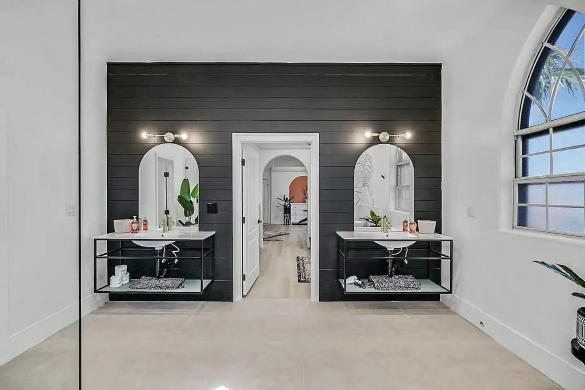 Luxurious 7br Mansion W Pool, Gym, & Casita Villa
