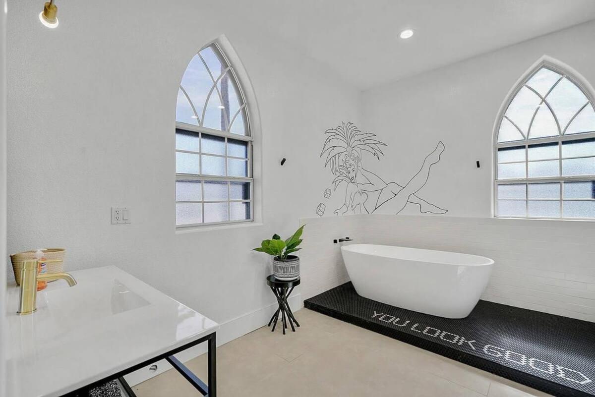 Villa Luxurious 7br Mansion W Pool, Gym, & Casita *