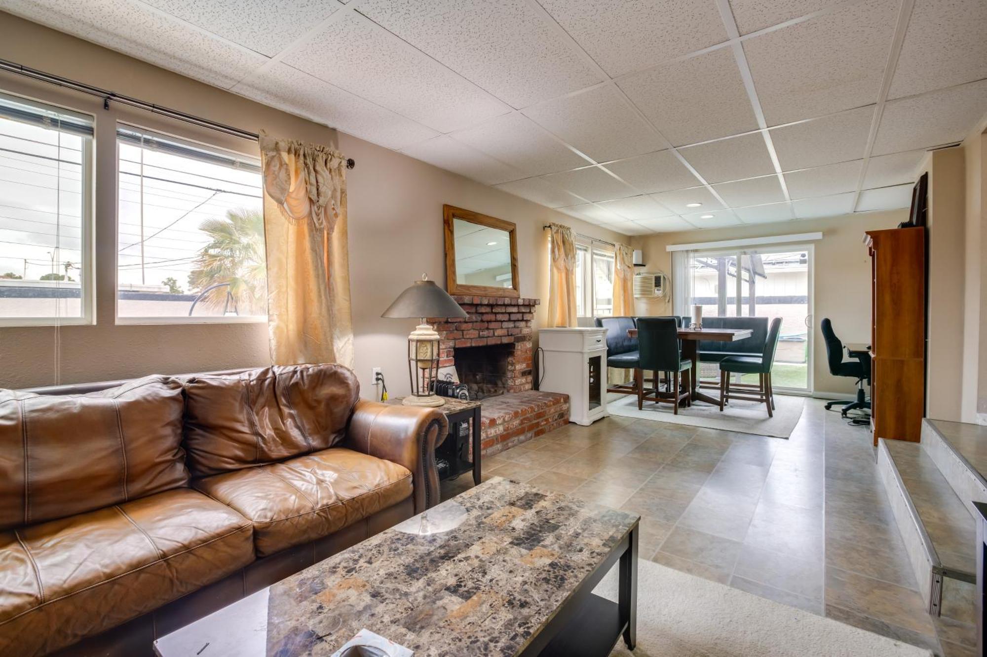 Pet-friendly Vegas Shared Pool And Hot Tub Holiday home *