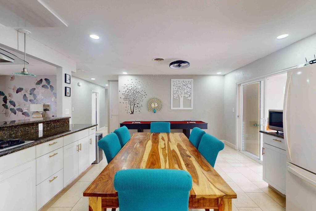 Luxury /pool/spa/games/ 3 Mi Vegas Strip Villa