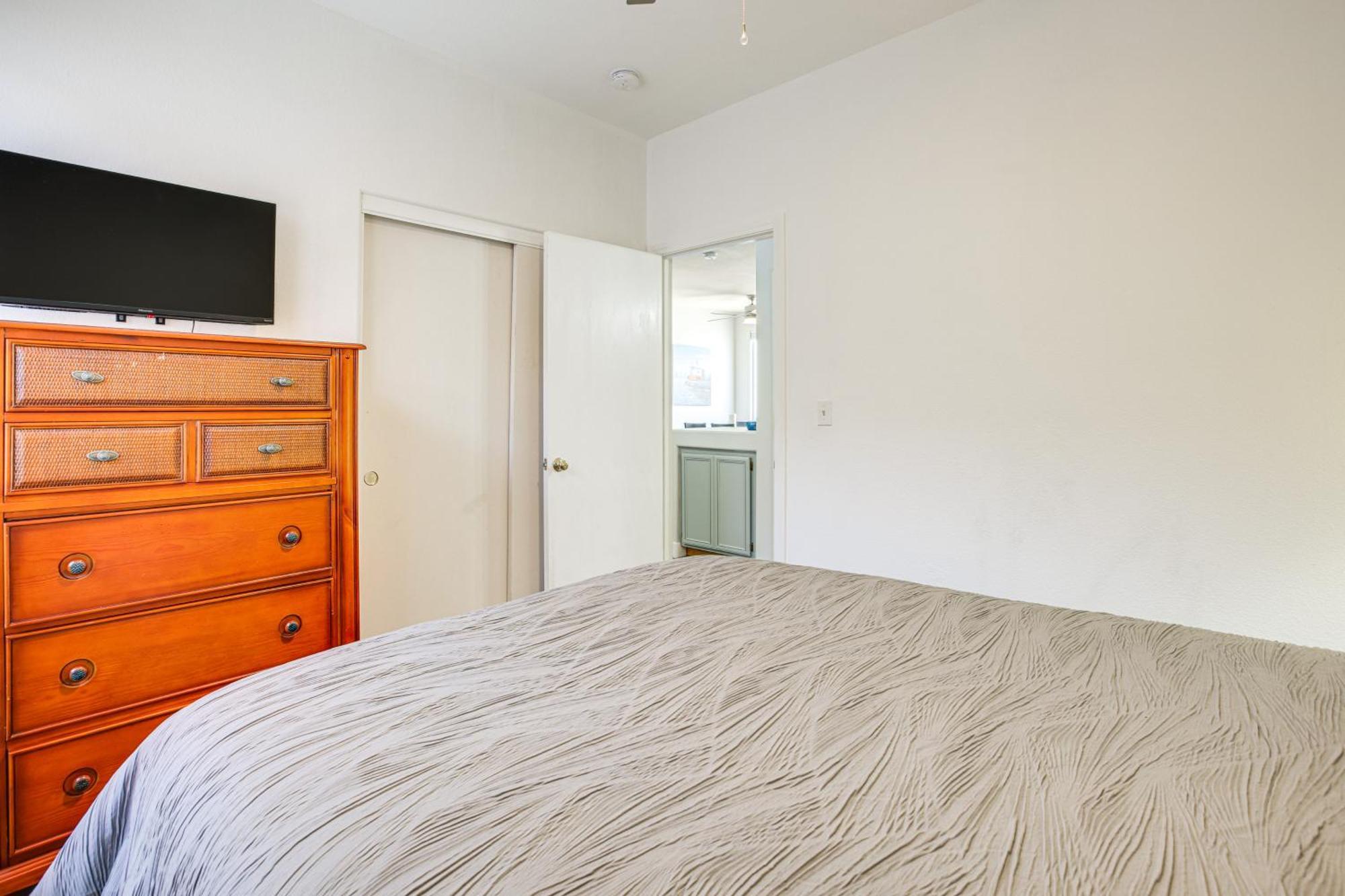Desert Escape With Pool Oasis Near Golfing And Vegas!