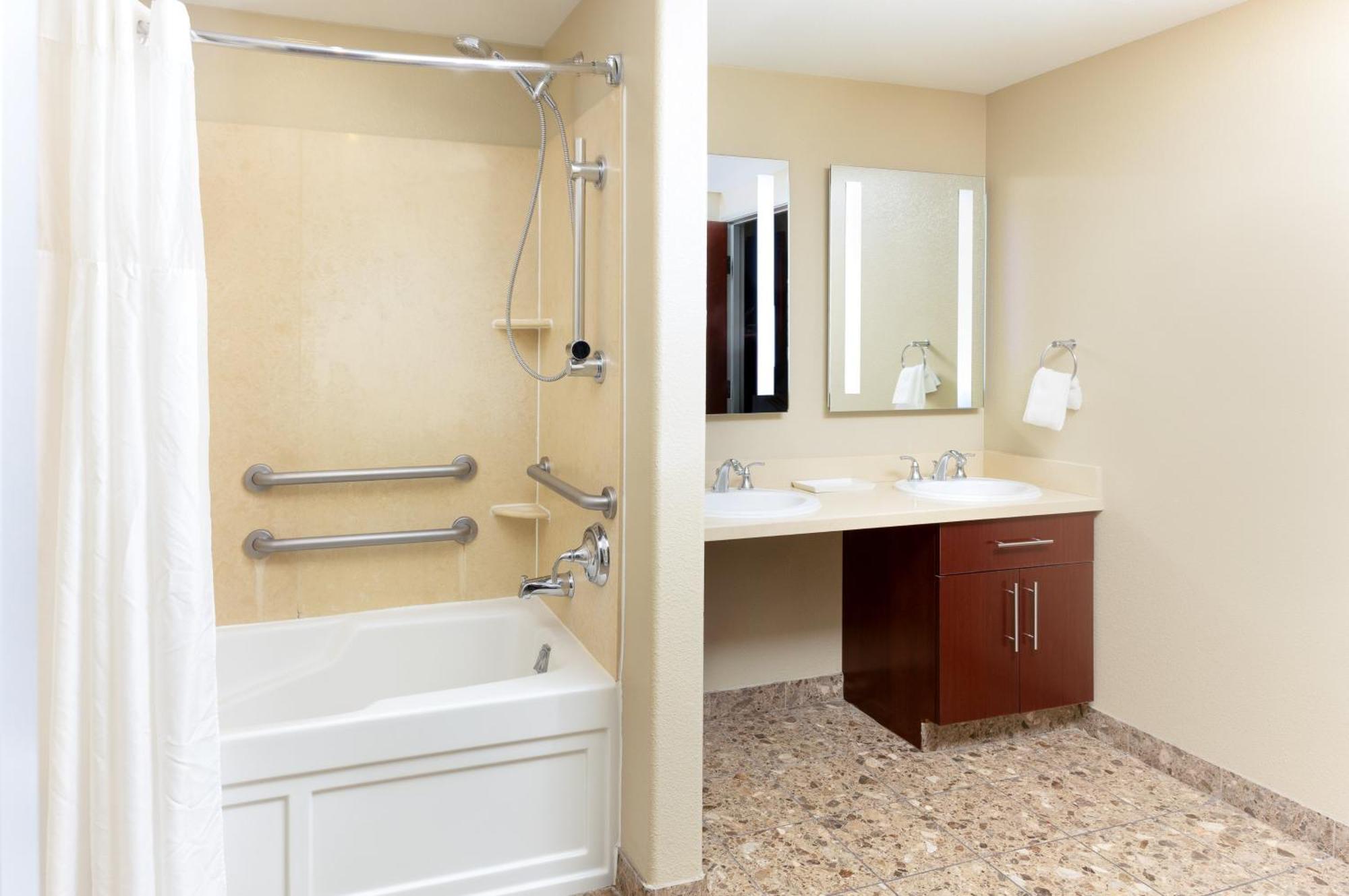 Staybridge Vegas - Stadium District