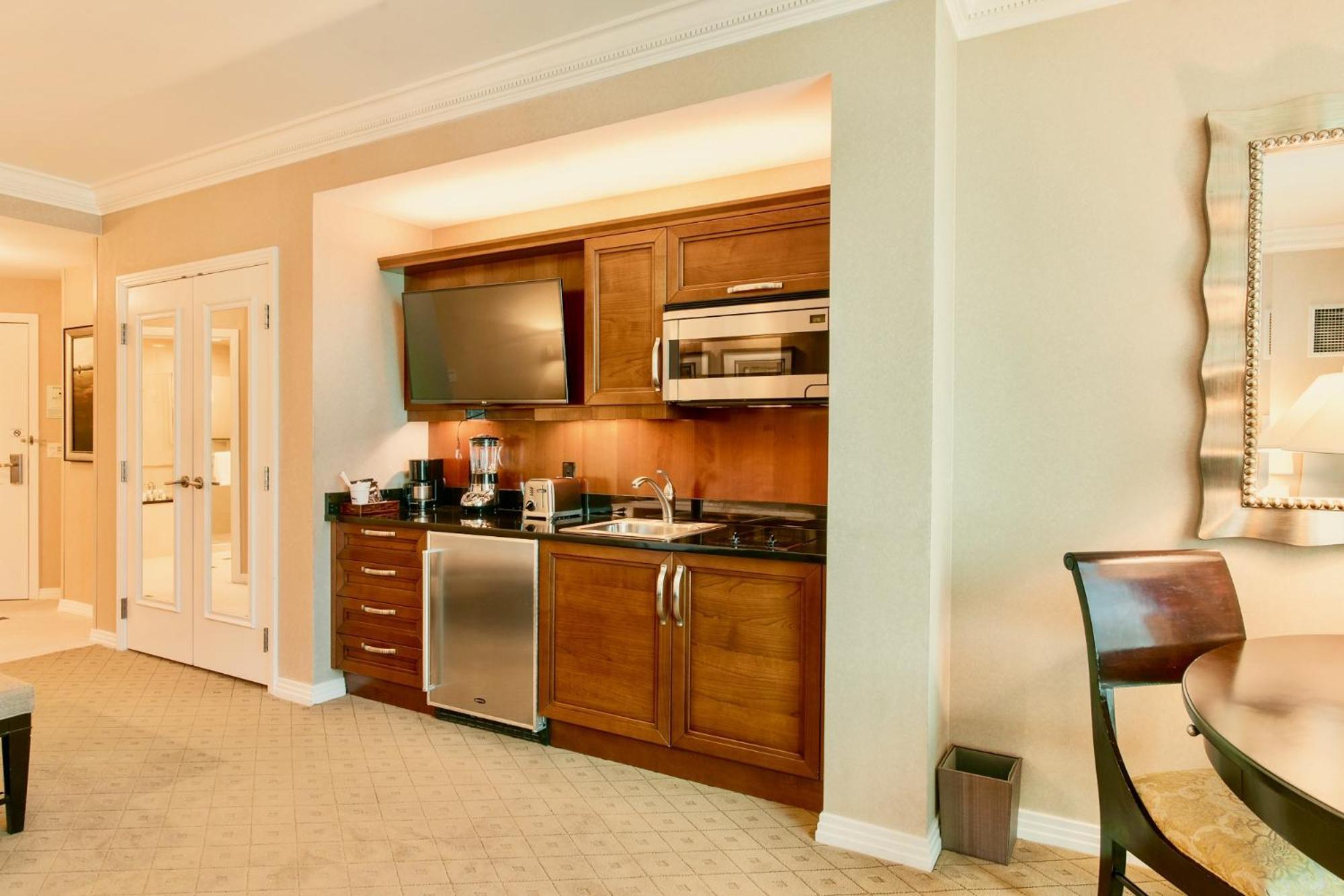 Apartment Strip View - No Fee !