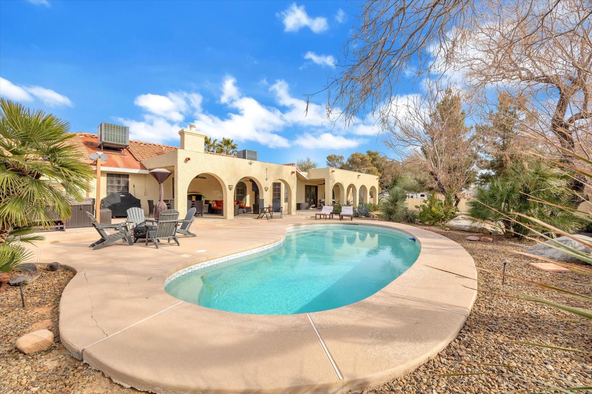 Villa Ranch Style With Pool And Las Vegas