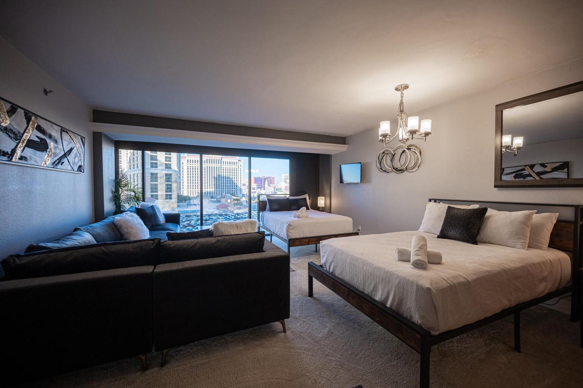 Apartment Iconic Vegas Views - 6 Comfy Beds, No Fees, Center Strip! Las Vegas