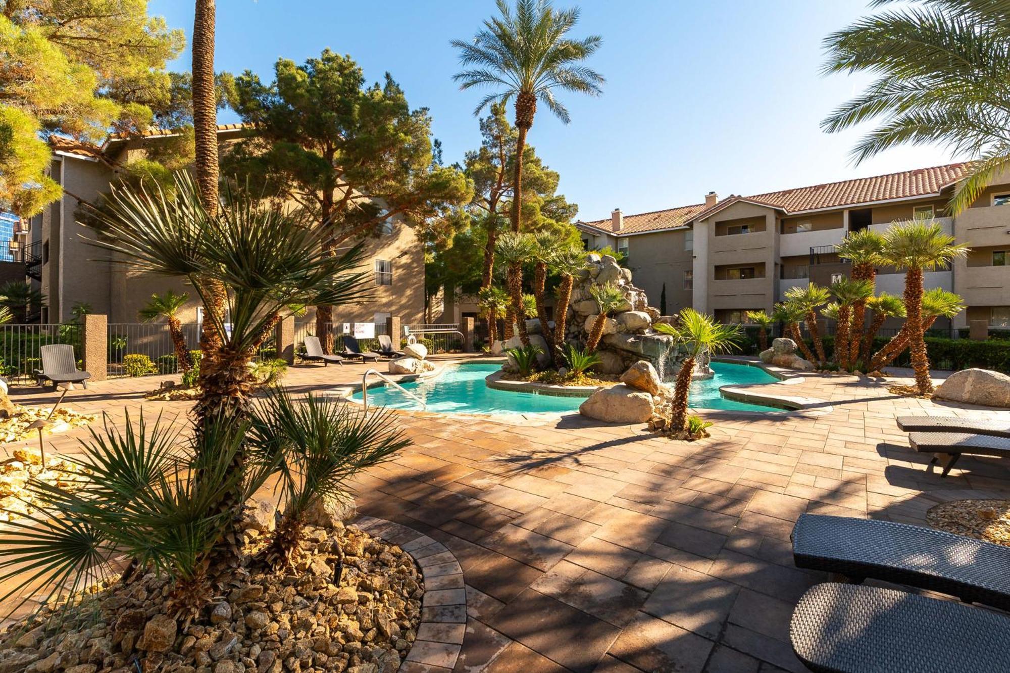 Apartment Rio-adjacent 2br Pool, Gym, Free Parking Las Vegas