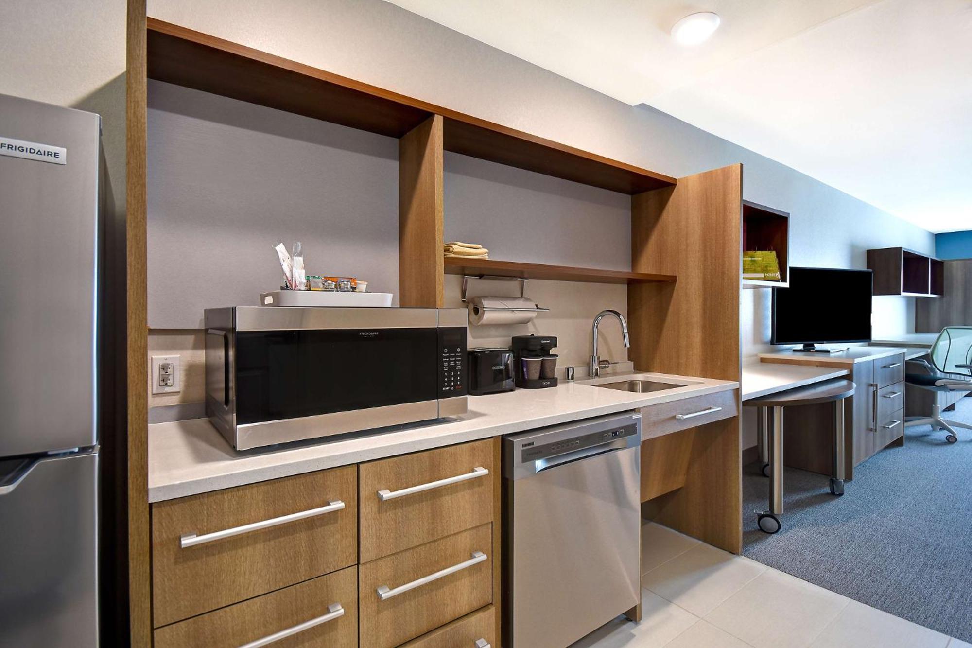 Hotel Home2 By Hilton Vegas Convention Center - No Fee