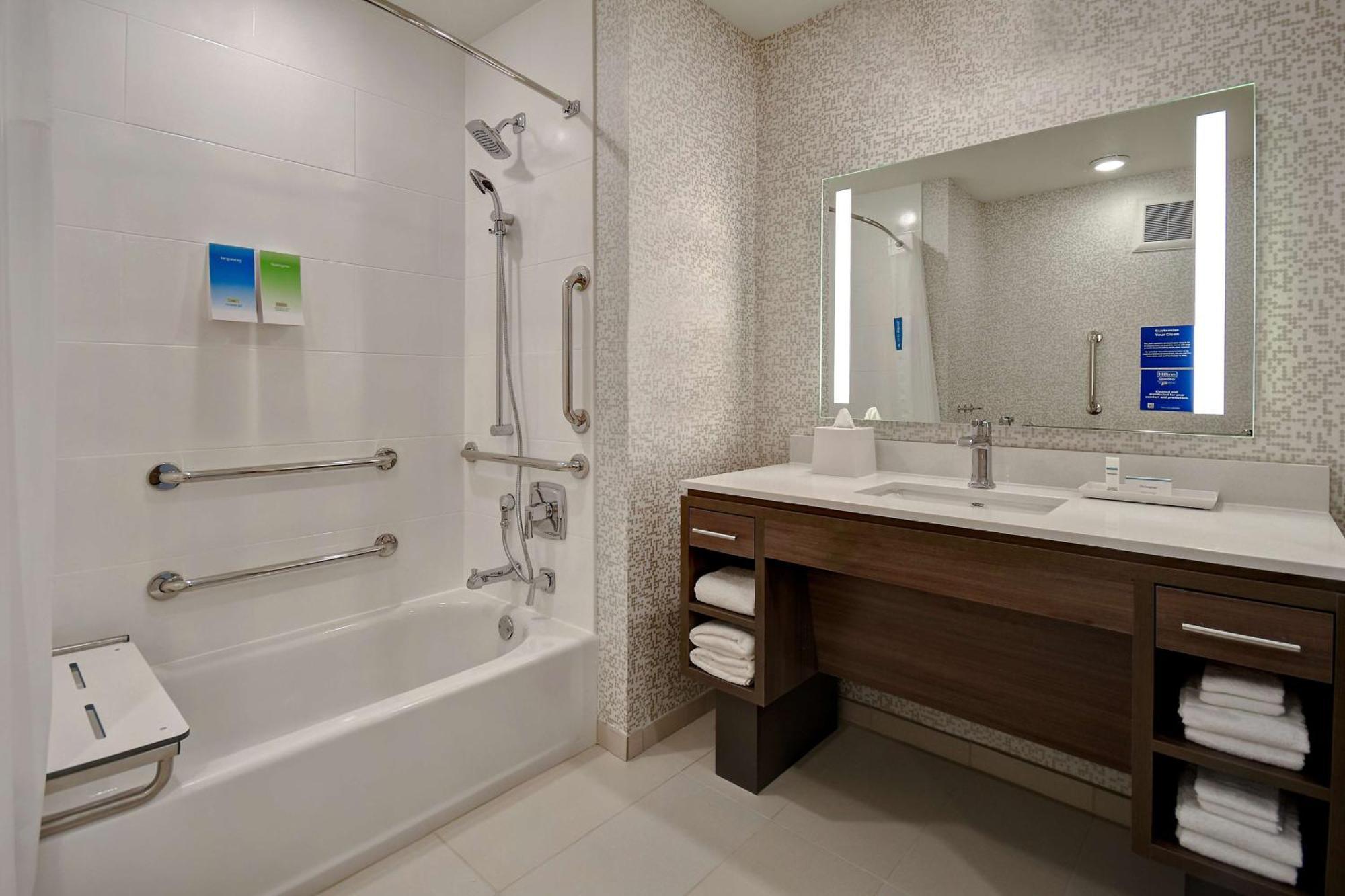 Home2 By Hilton Vegas Convention Center - No Fee Hotel 3*