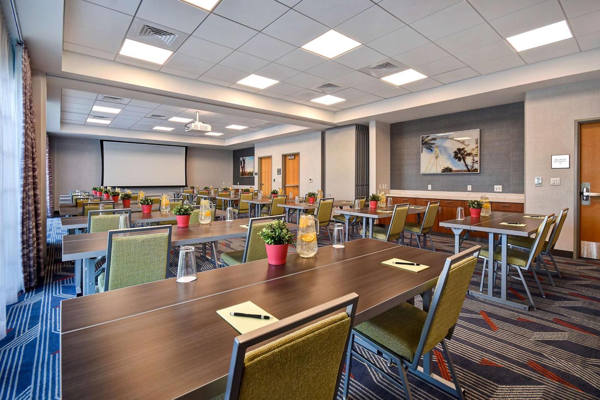Home2 By Hilton Vegas Convention Center - No Fee Hotel 3*