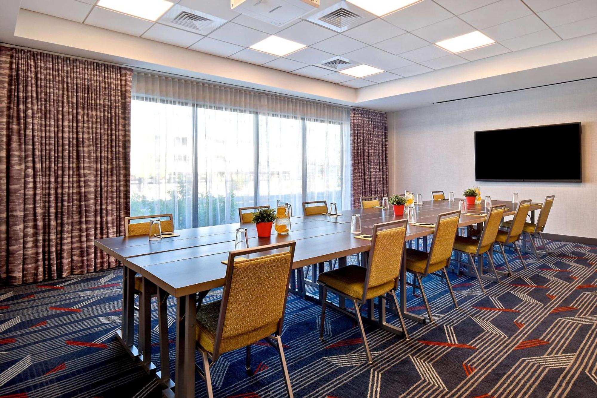 Home2 By Hilton Vegas Convention Center - No Fee Hotel