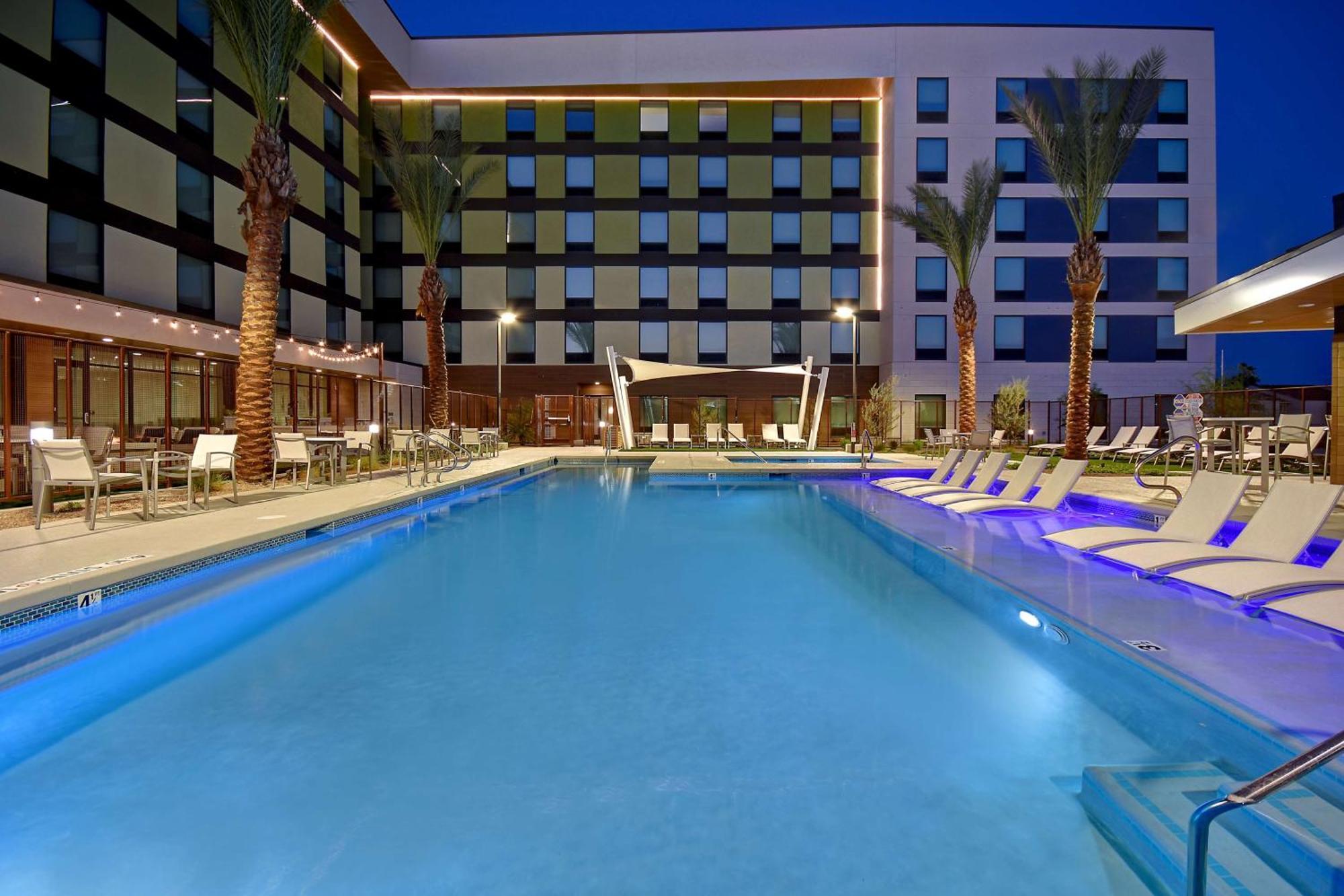 Home2 By Hilton Vegas Convention Center - No Fee 3*