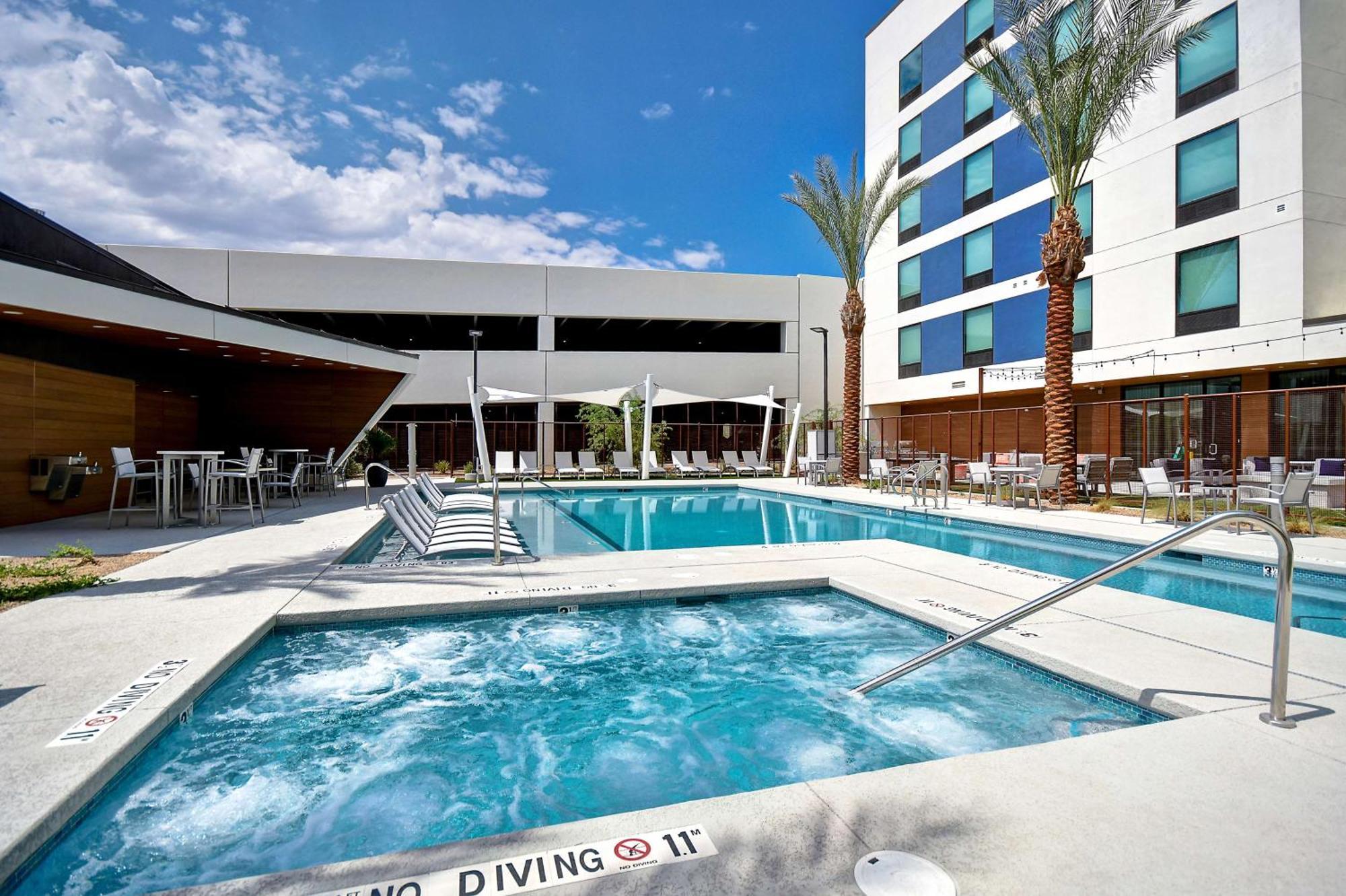 Home2 By Hilton Vegas Convention Center - No Fee 3*