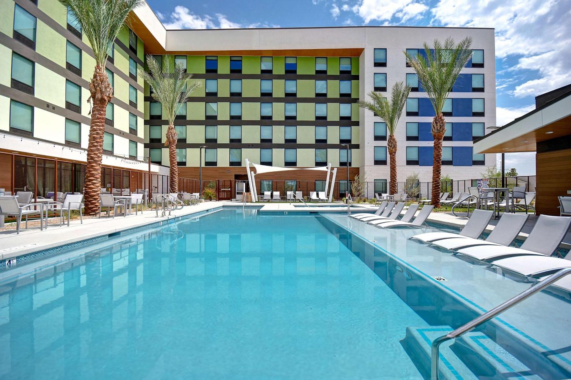 Hotel Home2 By Hilton Vegas Convention Center - No Fee