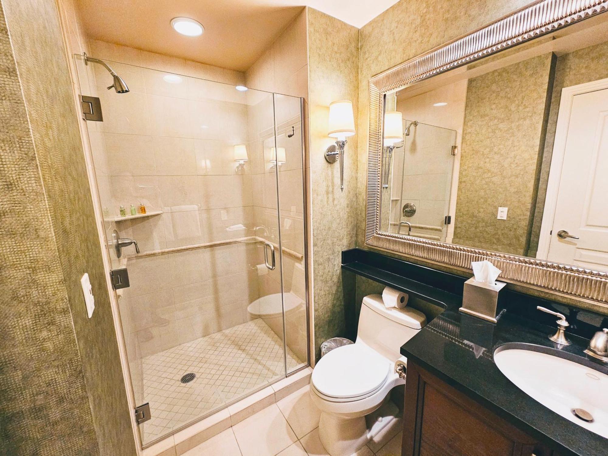 Strip & Sphere View - Separate Living - 2 Full Bath - Full Kitchen - Balcony - 900 Sqft - Mgm Signature Aparthotel Las Vegas