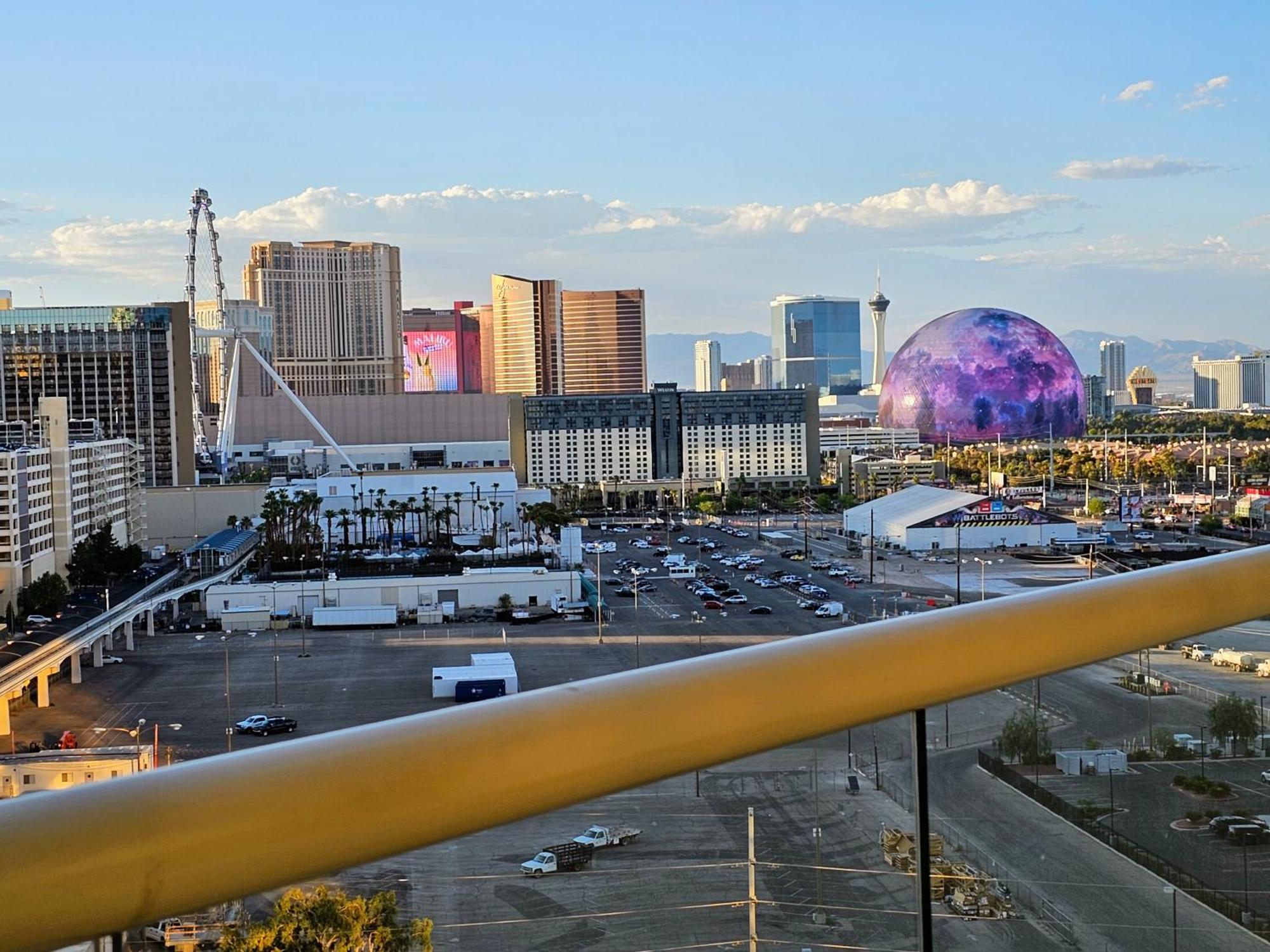 Aparthotel Strip & Sphere View - Separate Living - 2 Full Bath - Full Kitchen - Balcony - 900 Sqft - Mgm Signature Las Vegas