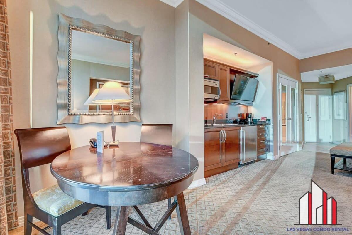 Mgm Signature-34-803 F1 Track & Strip View Ferienhaus