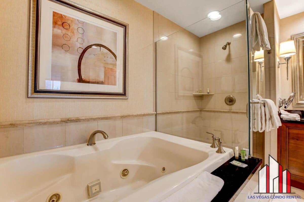 Mgm Signature-23-719 Strip View Jacuzzi