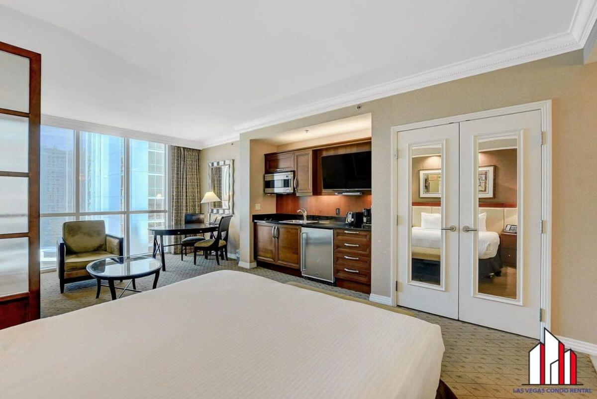 Mgm Signature-16-719 Strip View Jacuzzi