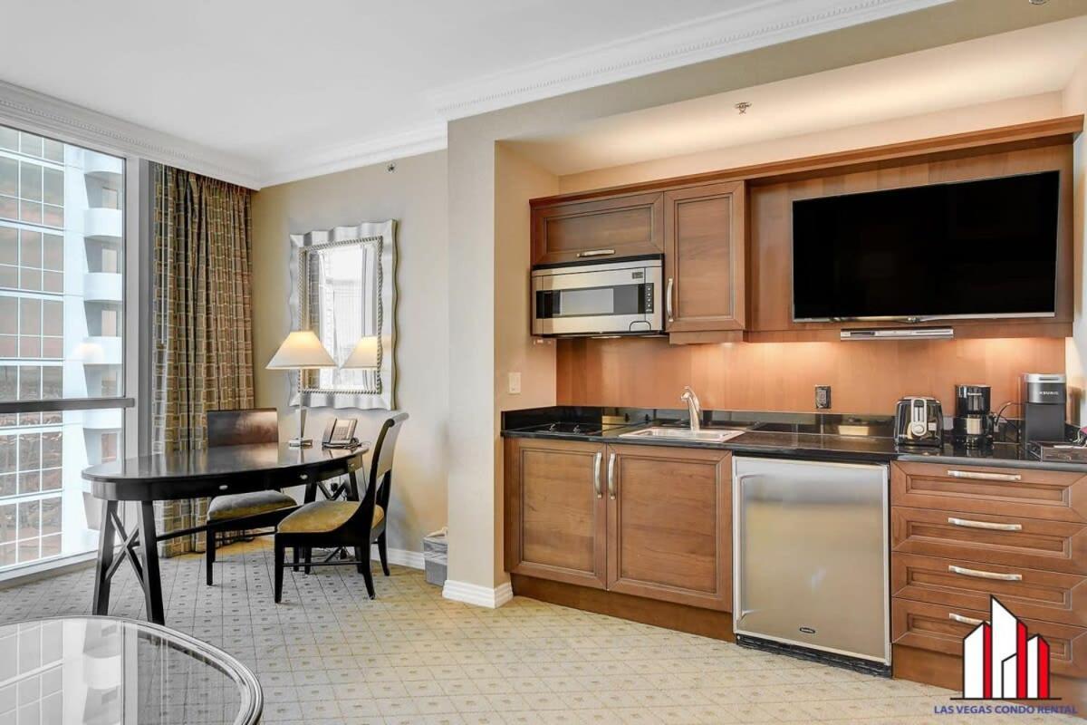 Mgm Signature-16-719 Strip View Jacuzzi