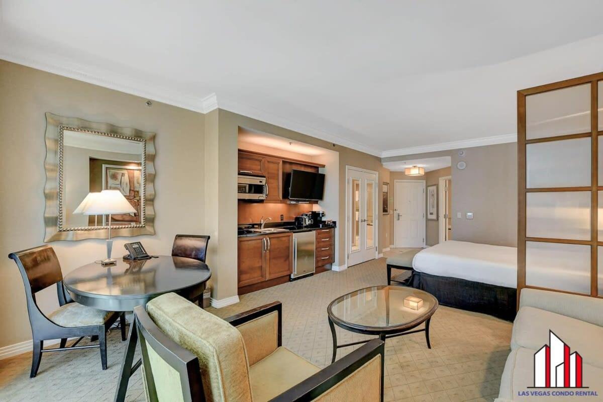 Mgm Signature-16-719 Strip View Jacuzzi