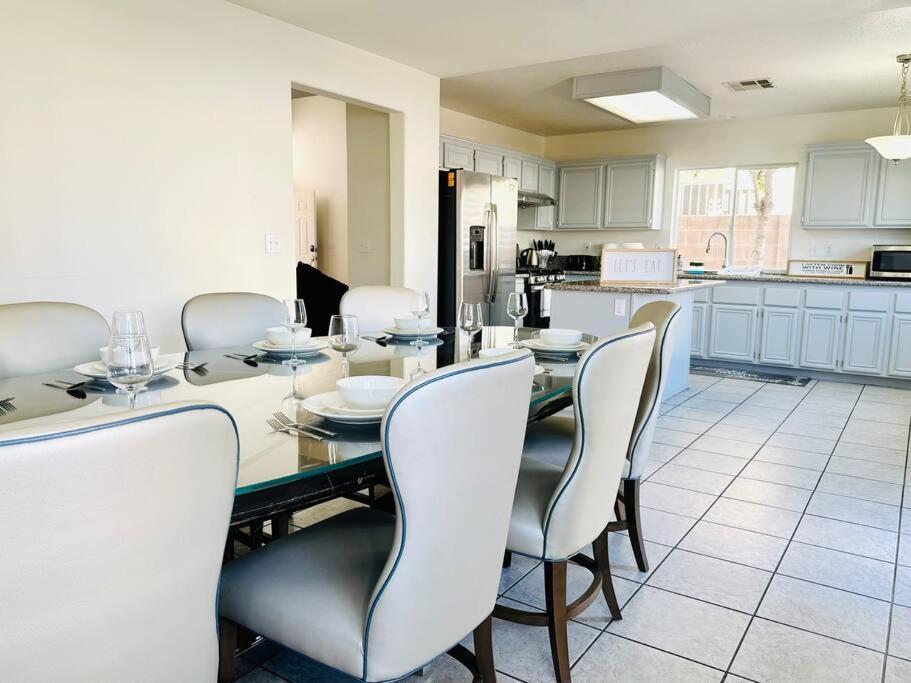 Lv 7bed 5bd 3ba Gem Holiday home Las Vegas