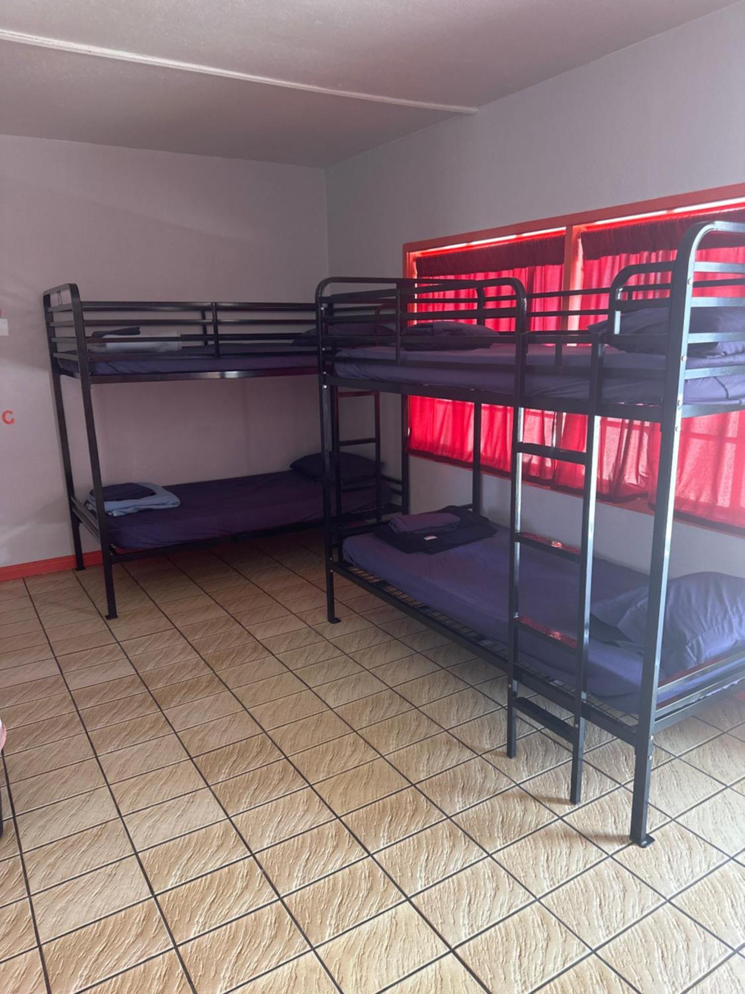 Hostel Sin *