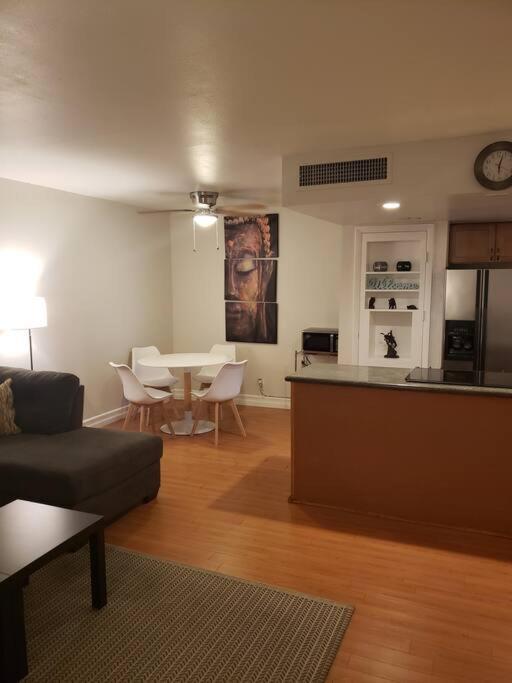 Centrally Located To Strip, Unlv, Stadiums And So Much More! *
